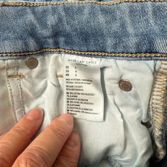AMERICAN EAGLE Distressed Shortie Shorts; size 4 - Picture 3 of 4